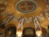 Der wiederhergestellte Triumphbogen der Altarapsis zeugt von der einstigen Pracht.