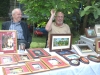 Joachim Taube (rechts) und seine Zinnfreunde verkauften dreidimensionale Bilder.