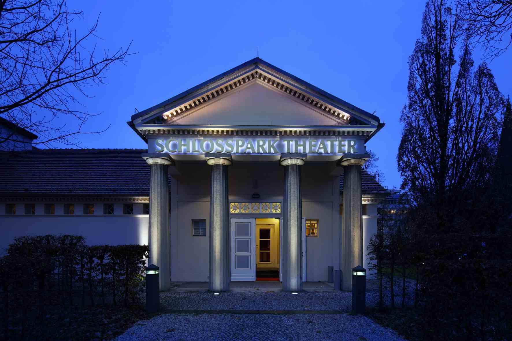 Literaturinitiative gibt Gala-Vorstellung im Schlosspark Theater Steglitz