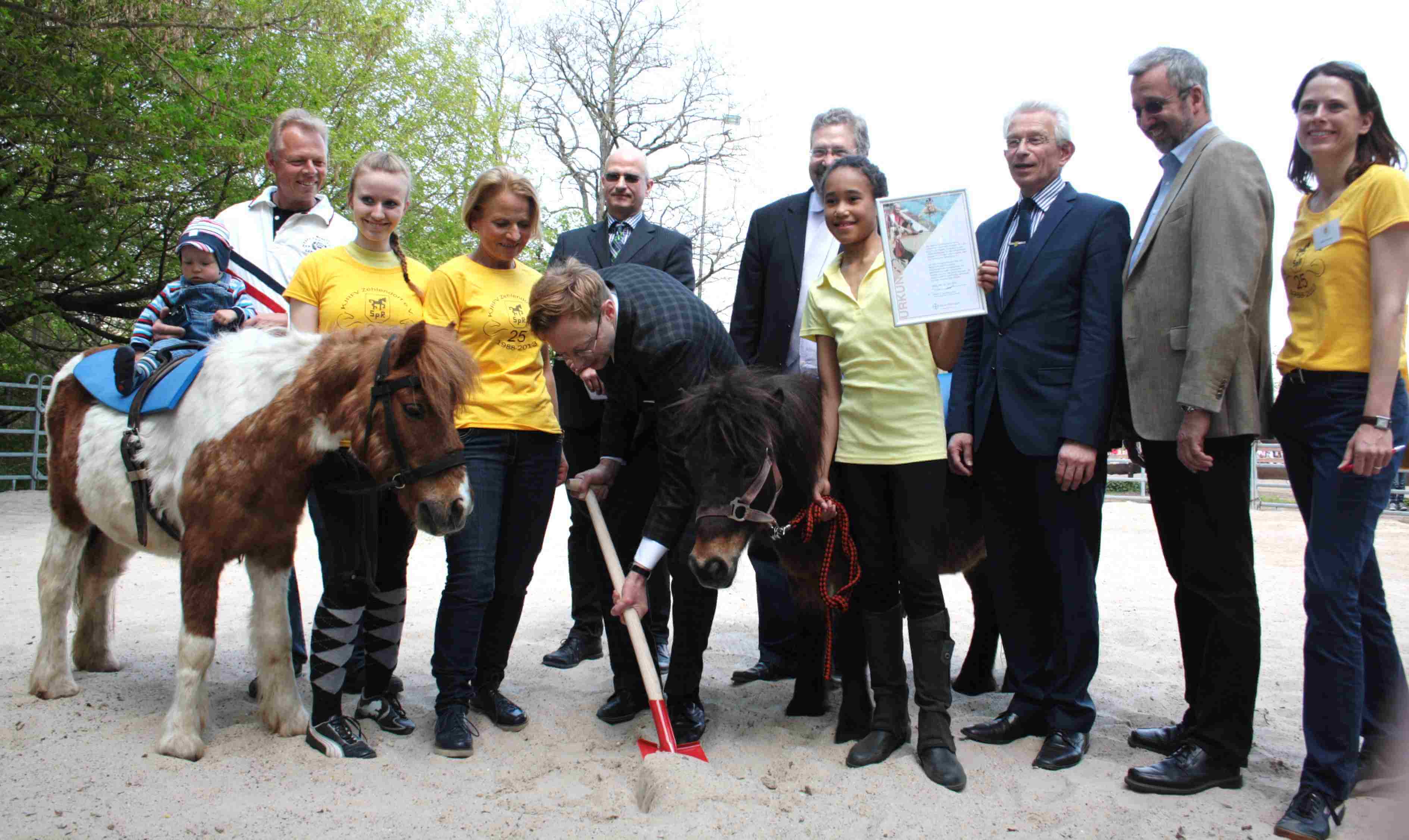 Mit einem Pony fing alles an: KJRFV Zehlendorf feiert 25-jähriges Bestehen und 50 Jahre Madame Nou