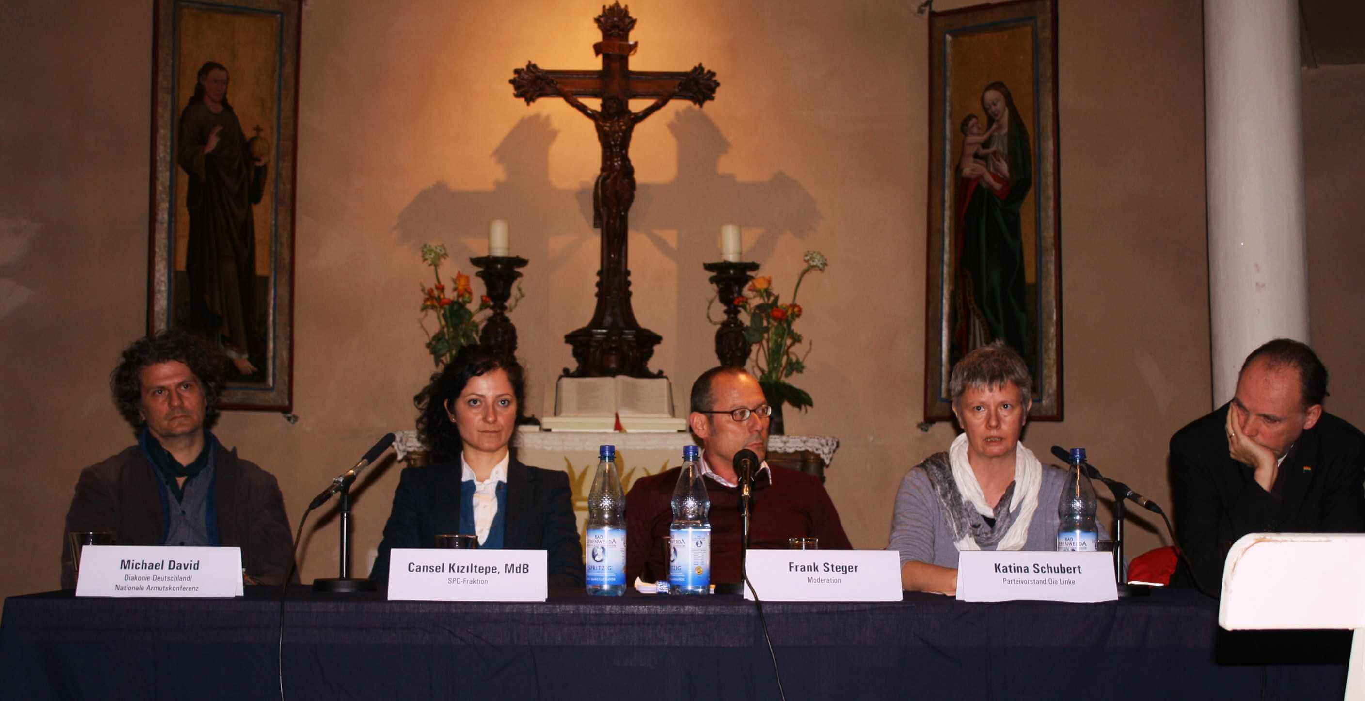 Solidarität und ein Mindesteinkommen: Politiker diskutierten in Zehlendorfer Kirche über Armut