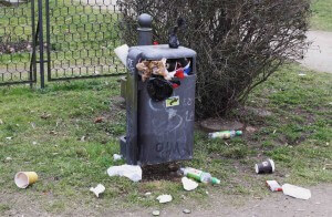 Müll ist eines der Hauptprobleme auf dem Markusplatz. Foto: Gogol