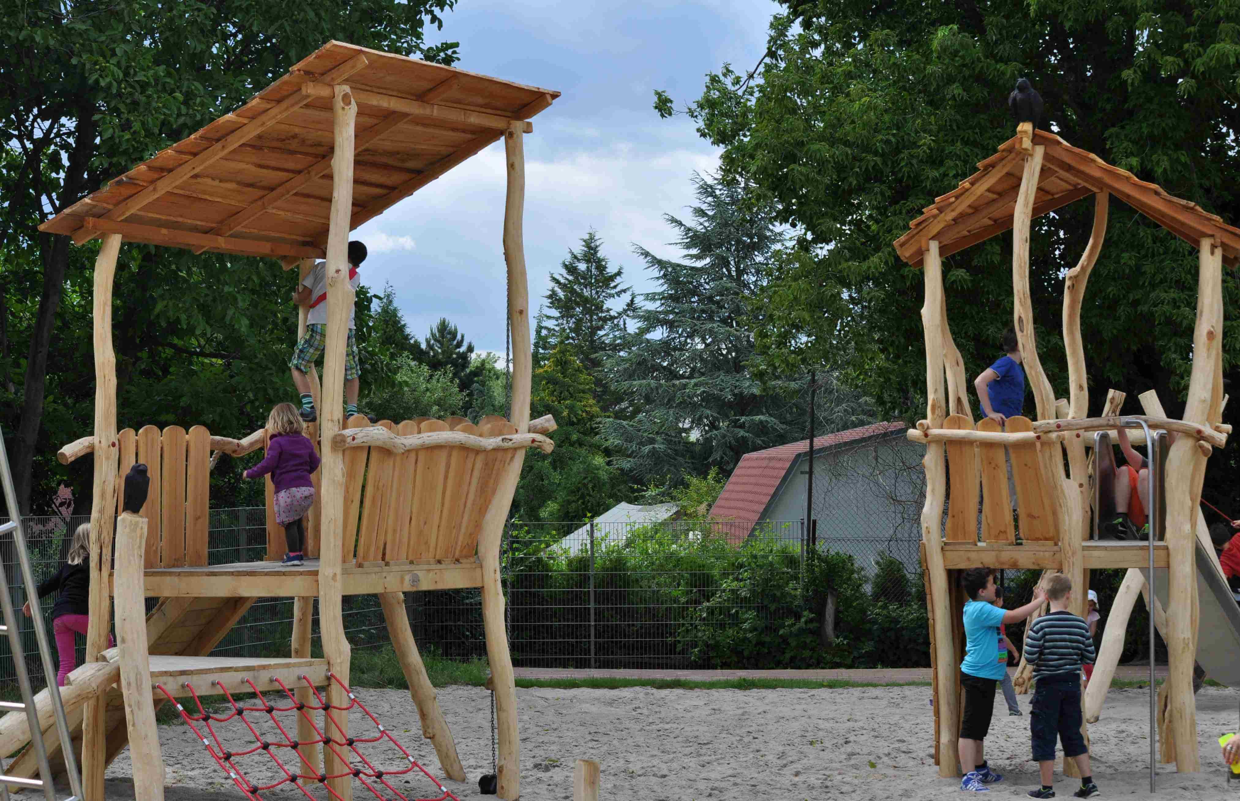 Mehr Grün, mehr Spiel, mehr Spaß: Neuer Schulhof der Giesensdorfer Grundschule eingeweiht