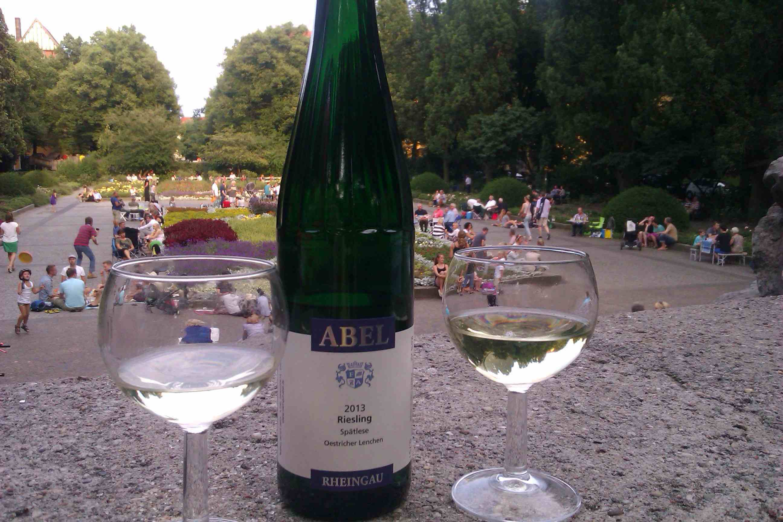 StadtrandNachrichten unterwegs … beim Weinfest am Rüdesheimer Platz