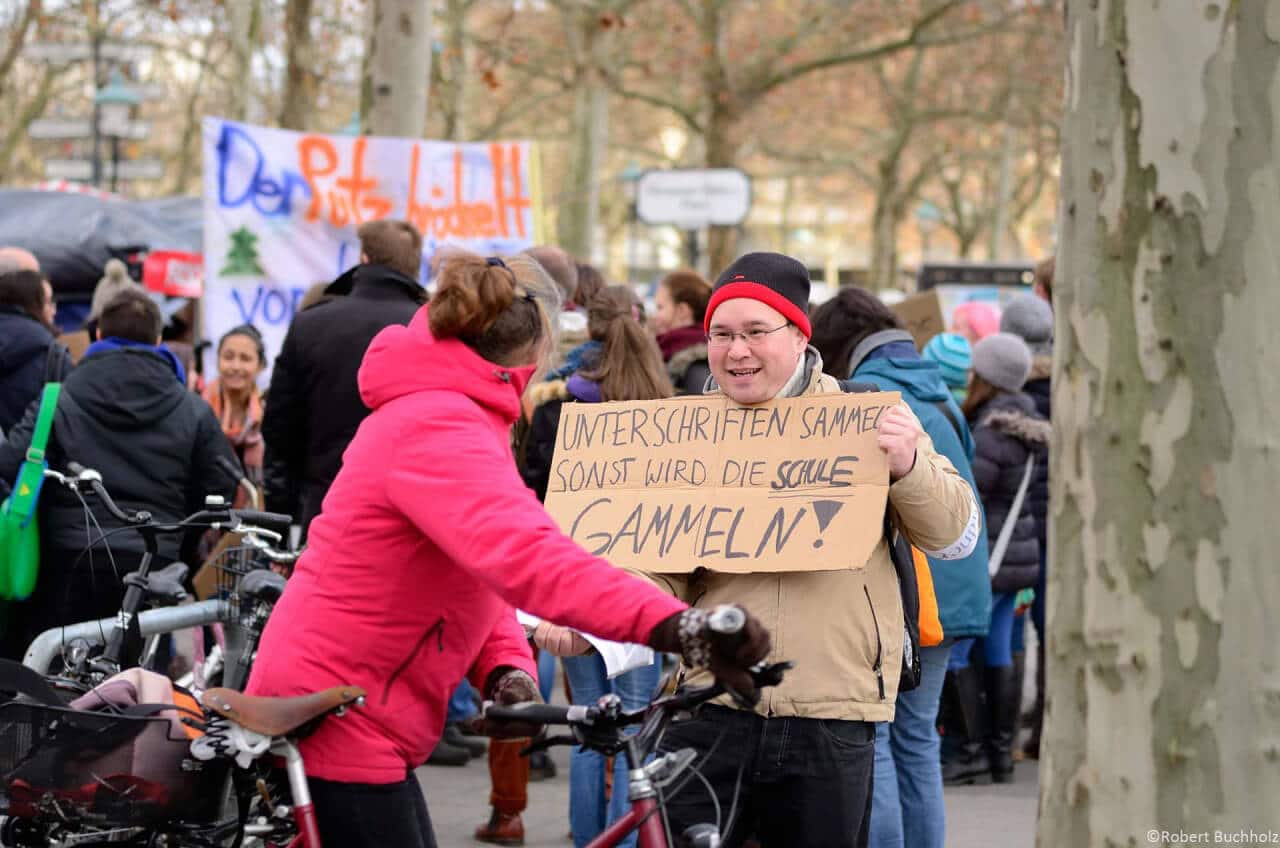 „Meine Fichte fällt“: Fichtenberg-Schule demonstrierte für Sanierung