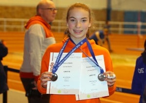 Emma Wette freut sich über dreimal Edelmetall bei den U16-Jugendmeisterschaften. Foto: Flucke