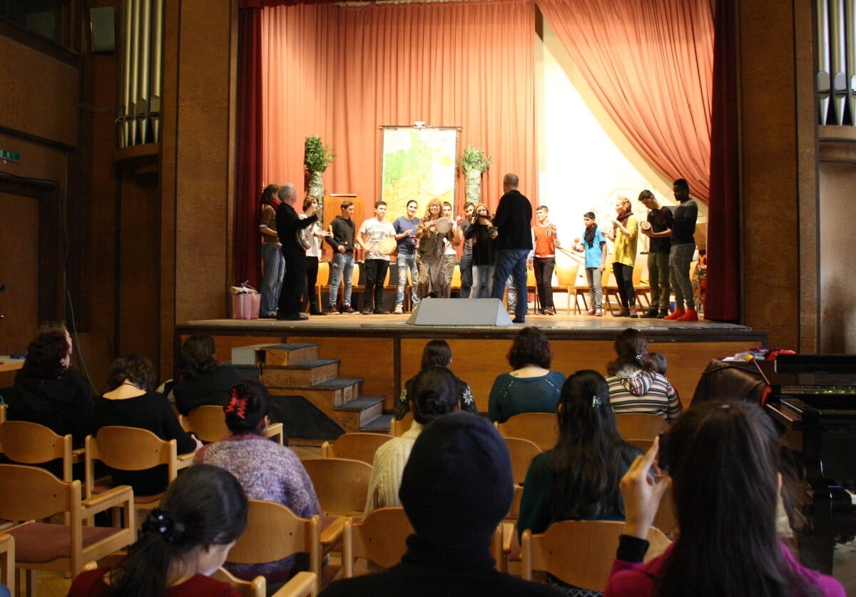 Integration durch Theater: Playback-Theater-Workshop für Flüchtlinge und Einheimische