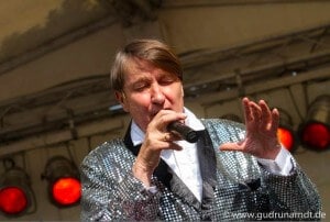 Ulli Zelle lädt zum "Nachtcafé ins Schlosspark Theater ein. Foto: Gudrun Arndt