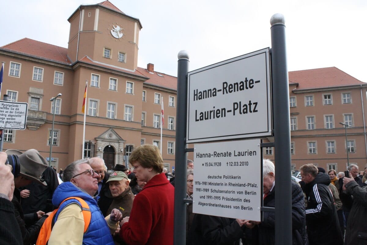 Ehrung für „Hanna Granata“: Platz vor dem Rathaus Lankwitz erhielt Namen von Hanna-Renate Laurien
