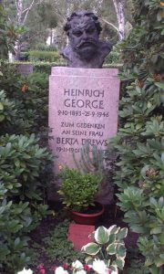 Neben seinem Vater Heinrich George und seiner Mutter Berta Drews wurde Götz George beigesetzt. Foto: Grützner