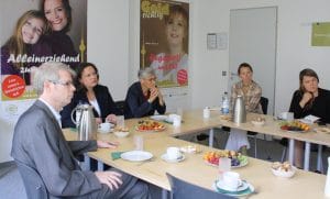 Bei einer anschließenden Gesprächsrunde erfuhren die Gäste mehr über die Projekte des Vereins/der gGmbH. Foto: Gogol