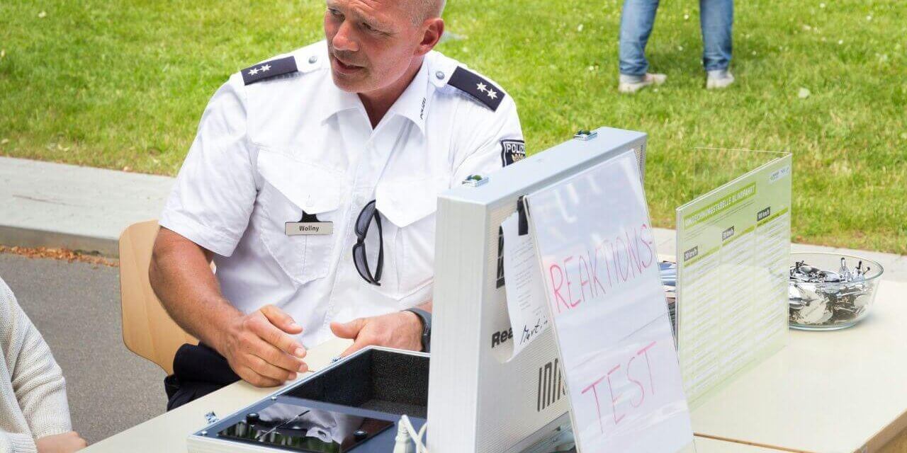 Polizei lädt zu Mitmach-Aktion am Rathaus Steglitz ein