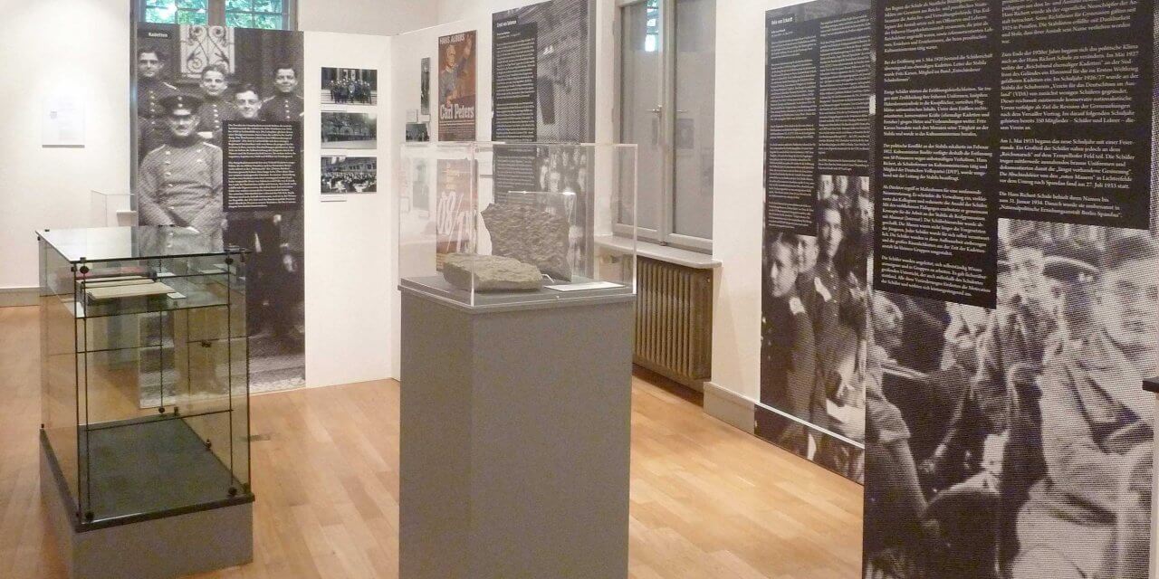 „Stramm stehen in Lichterfelde“ – Ausstellung zur Geschichte der Finckensteinallee 63