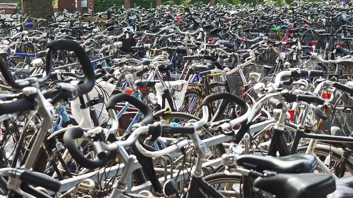 Zehlendorf bekommt mehr Fahrradstellplätze an Bahnhöfen und ein Fahrradparkhaus
