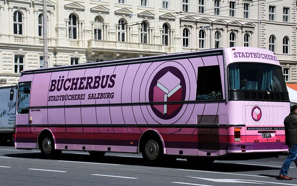 Alter Bücherbus der Stadtbibliothek Salzburg tourt künftig durch Steglitz-Zehlendorf