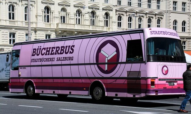Alter Bücherbus der Stadtbibliothek Salzburg tourt künftig durch Steglitz-Zehlendorf