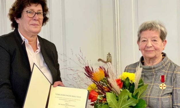 Verleihung Bundesverdienstorden an Dr. Reinhardt
