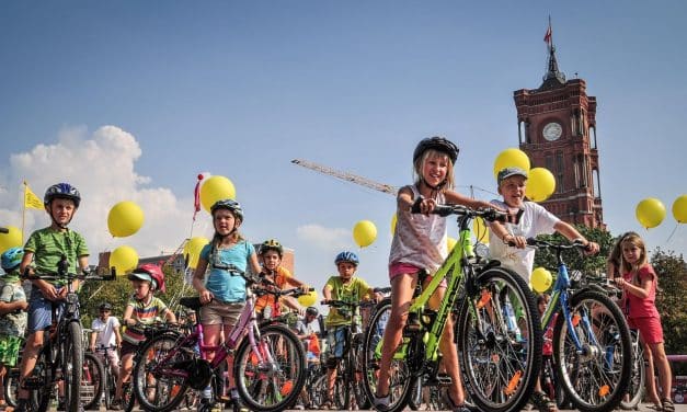 Familien-Fahrraddemo: „Straßen sind für alle da!“